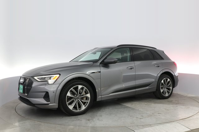2021 Audi e-tron — photo 14 of 21