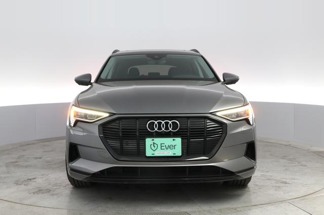 2021 Audi e-tron — photo 9 of 21