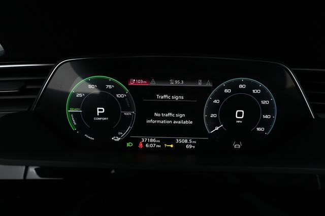 2021 Audi e-tron — photo 5 of 21