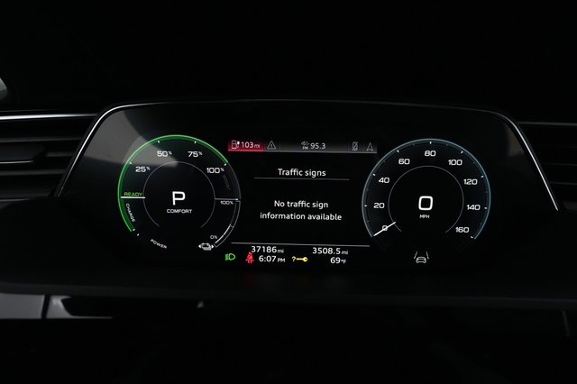 2021 Audi e-tron — photo 5 of 21