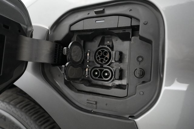 2023 Subaru Solterra — photo 8 of 24