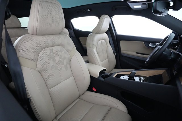 2022 Polestar 2 — photo 18 of 22