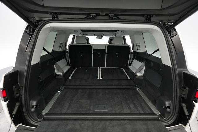 2023 Rivian R1S — photo 6 of 24