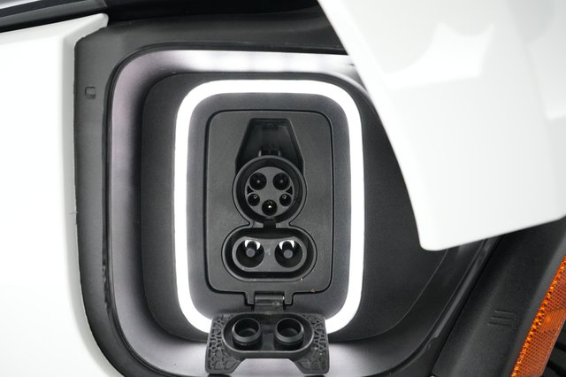2023 Rivian R1S — photo 8 of 24