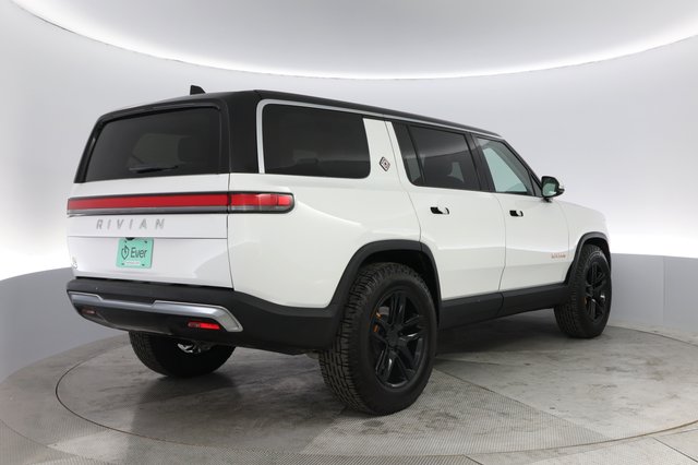 2023 Rivian R1S — photo 2 of 24