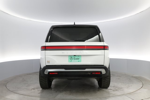 2023 Rivian R1S — photo 12 of 24