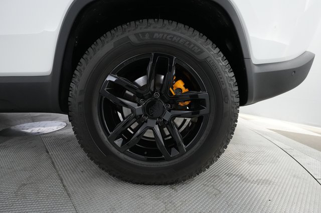 2023 Rivian R1S — photo 15 of 24