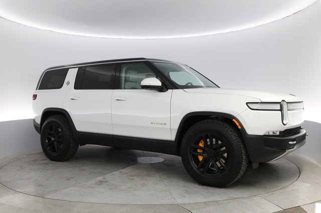 2023 Rivian R1S — photo 11 of 24