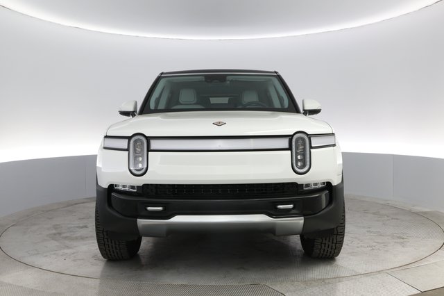 2023 Rivian R1S — photo 9 of 24