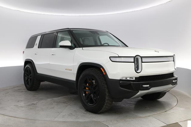 2023 Rivian R1S — photo 10 of 24
