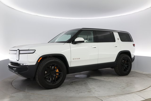 2023 Rivian R1S — photo 14 of 24