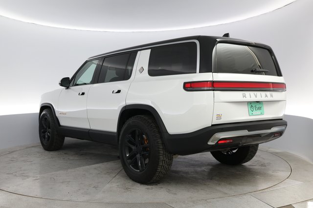 2023 Rivian R1S — photo 13 of 24