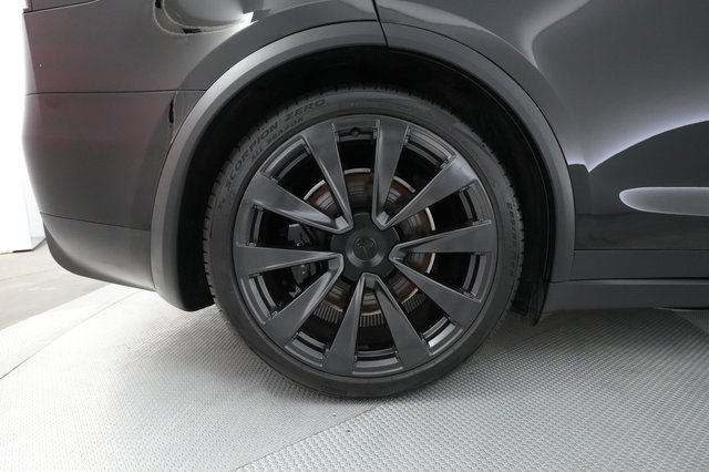 2023 Tesla Model X — photo 17 of 22