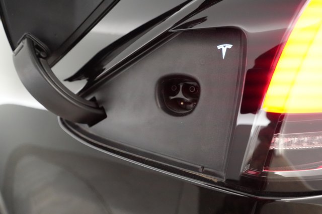 2023 Tesla Model X — photo 8 of 22