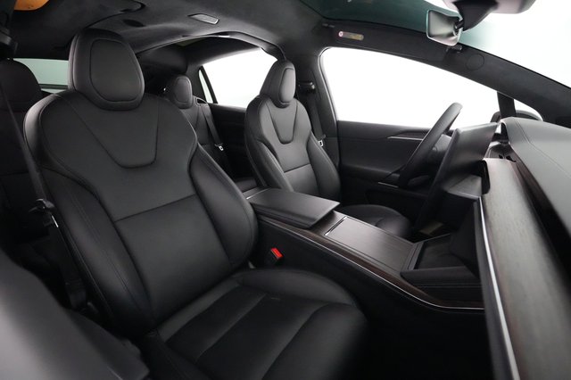2023 Tesla Model X — photo 18 of 22