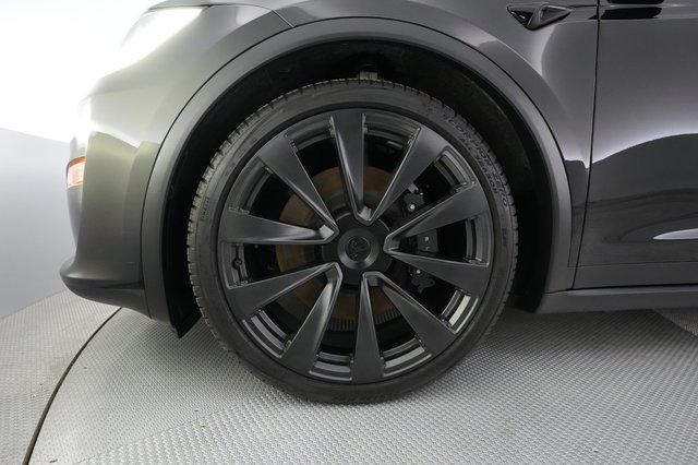 2023 Tesla Model X — photo 16 of 22