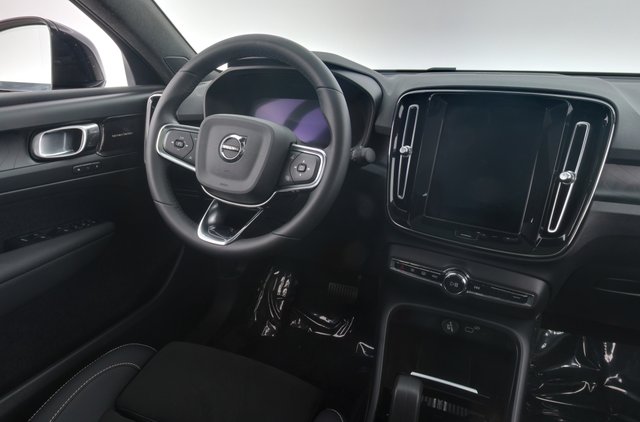 2023 Volvo C40 Recharge — photo 19 of 23
