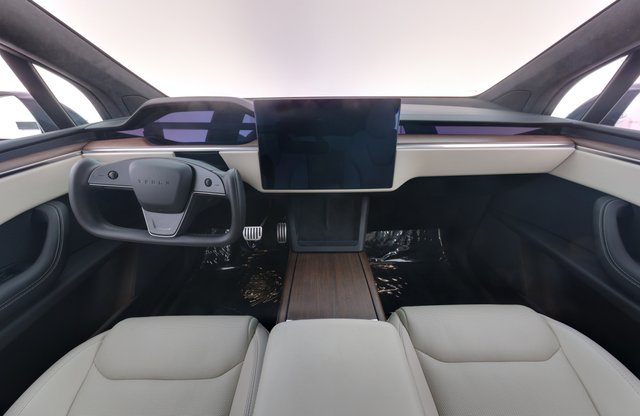 2023 Tesla Model X — photo 22 of 26