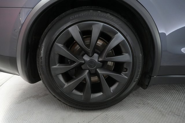 2023 Tesla Model X — photo 16 of 26