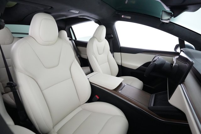 2023 Tesla Model X — photo 18 of 26