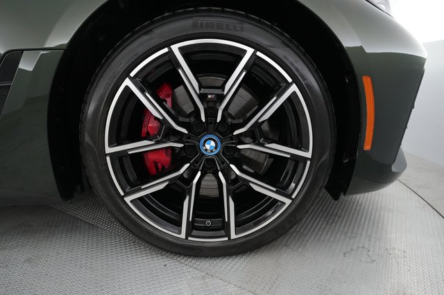 2024 BMW i4 — photo 17 of 24