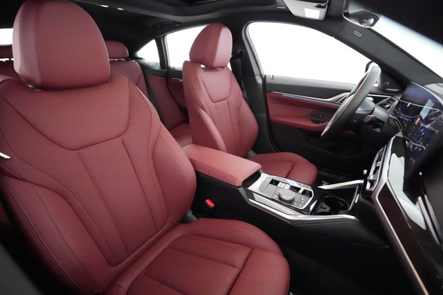 2024 BMW i4 — photo 18 of 24