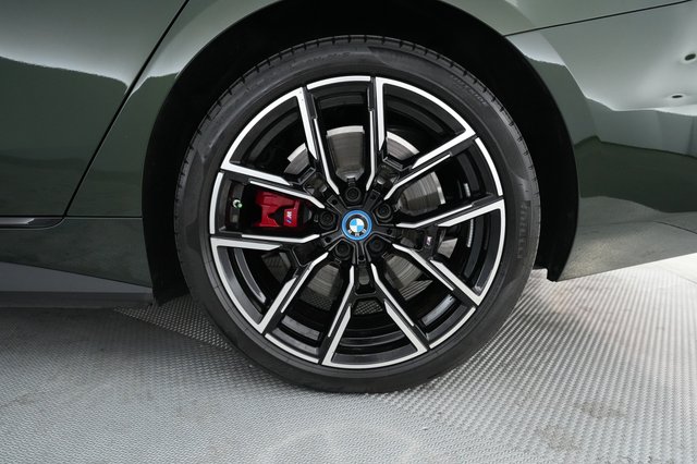 2024 BMW i4 — photo 15 of 24