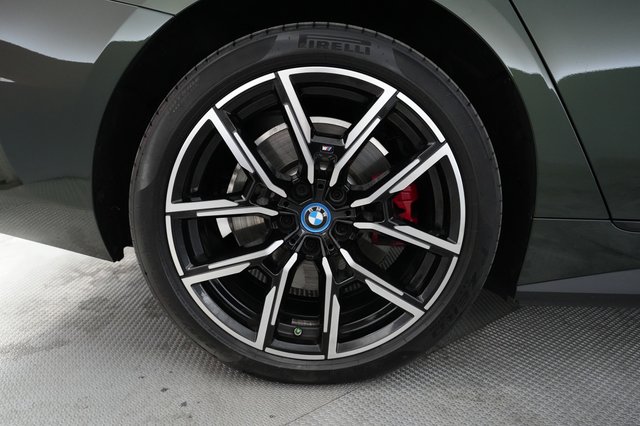 2024 BMW i4 — photo 16 of 24