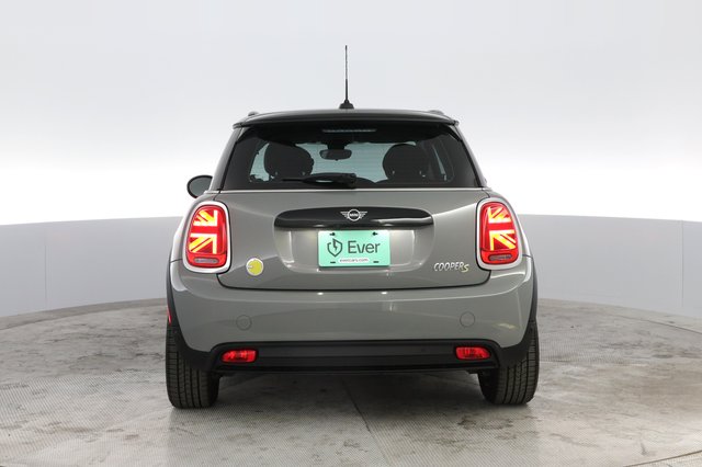2023 MINI Cooper SE — photo 12 of 18