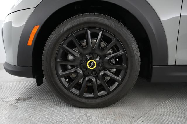 2023 MINI Cooper SE — photo 7 of 18