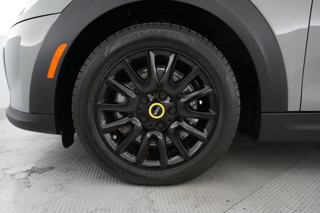 2023 MINI Cooper SE — photo 7 of 18