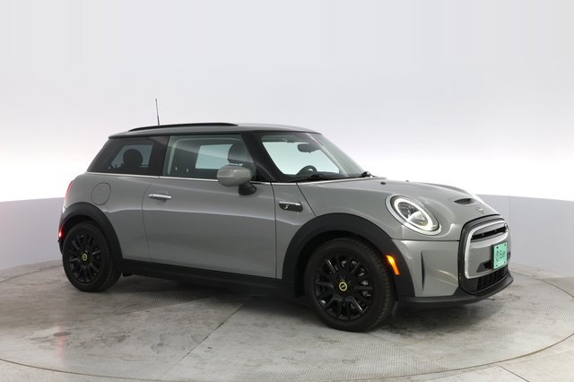 2023 MINI Cooper SE — photo 11 of 18