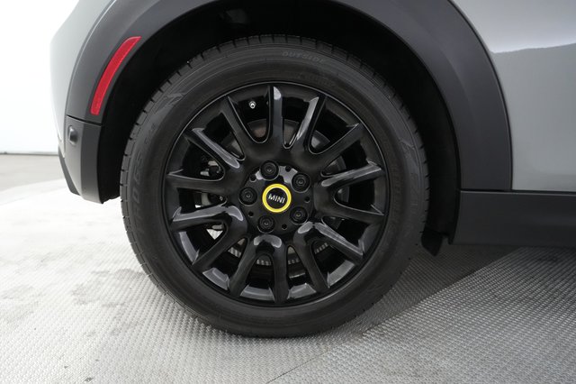 2023 MINI Cooper SE — photo 17 of 18