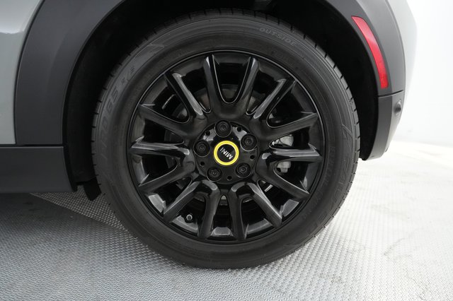 2023 MINI Cooper SE — photo 15 of 18