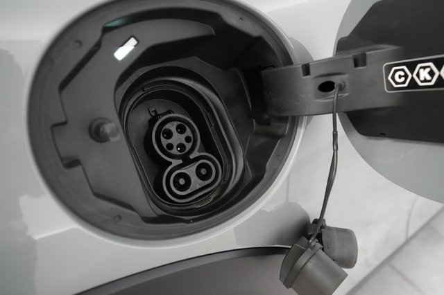 2023 MINI Cooper SE — photo 8 of 18