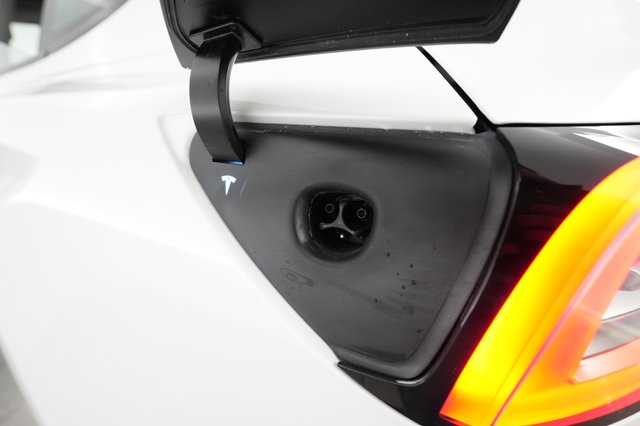 2023 Tesla Model 3 — photo 8 of 22