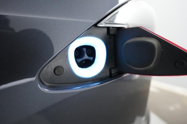 2022 Tesla Model S — photo 8 of 23