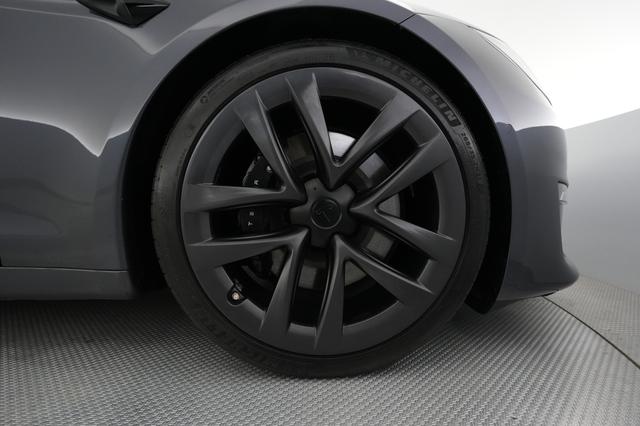 2022 Tesla Model S — photo 7 of 23