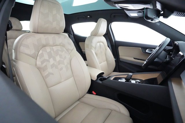 2022 Polestar 2 — photo 18 of 22
