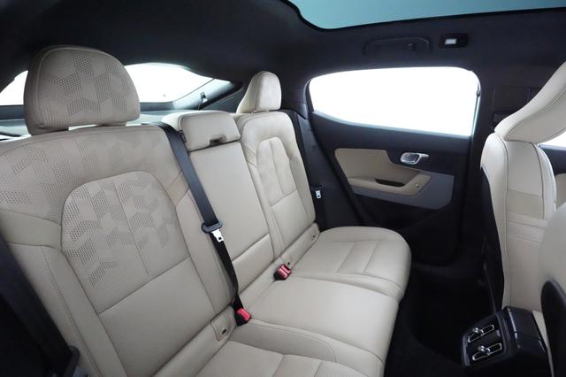 2022 Polestar 2 — photo 4 of 22
