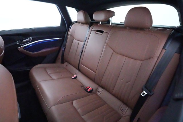 2021 Audi e-tron — photo 19 of 26