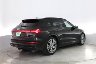 2021 Audi e-tron — photo 2 of 26
