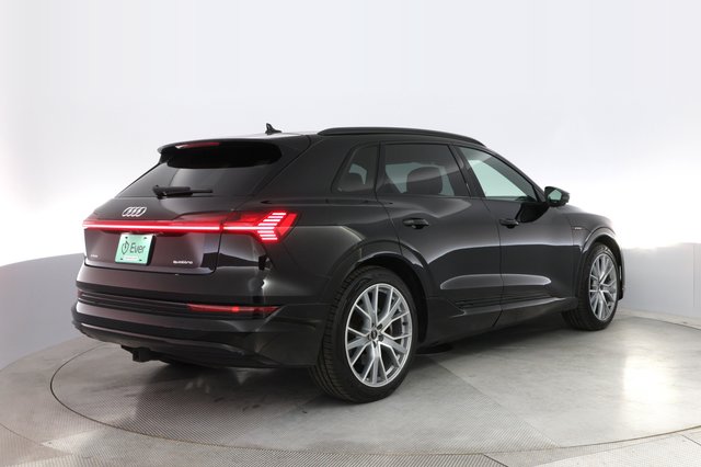 2021 Audi e-tron — photo 2 of 26