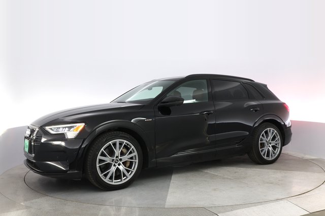 2021 Audi e-tron — photo 14 of 26