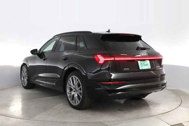 2021 Audi e-tron — photo 13 of 26