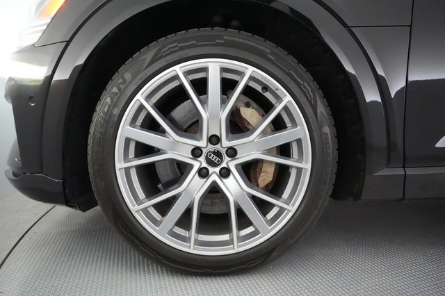 2021 Audi e-tron — photo 16 of 26