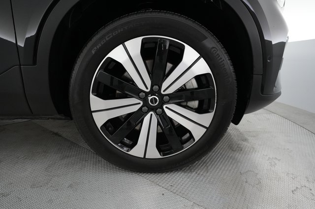 2023 Volvo XC40 Recharge — photo 17 of 25