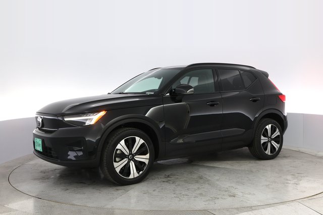 2023 Volvo XC40 Recharge — photo 14 of 25