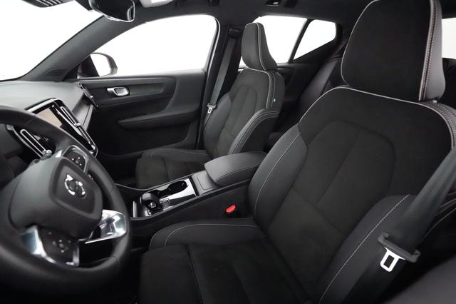 2023 Volvo XC40 Recharge — photo 3 of 25