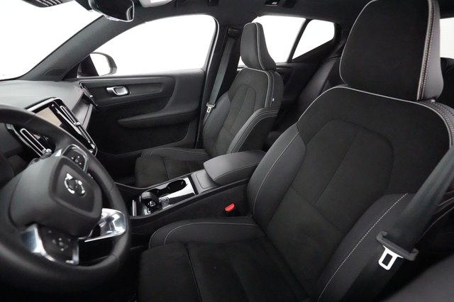 2023 Volvo XC40 Recharge — photo 3 of 25